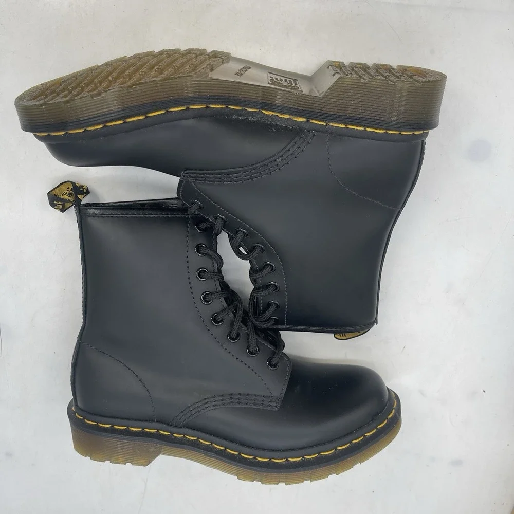 Doc Dr. Martens Leather Boots Womens 7 Black Smooth 11822 Workwear Grunge NWOT